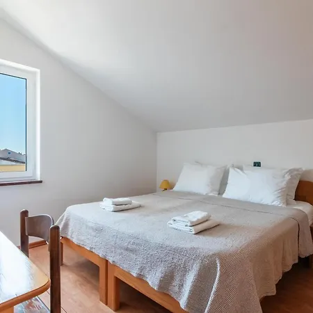 Beachfront Lovro By Pag Tours Šimuni