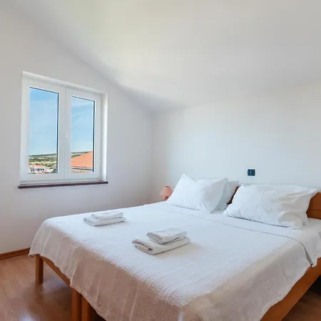 Πανσιόν Beachfront Lovro By Pag Tours Šimuni