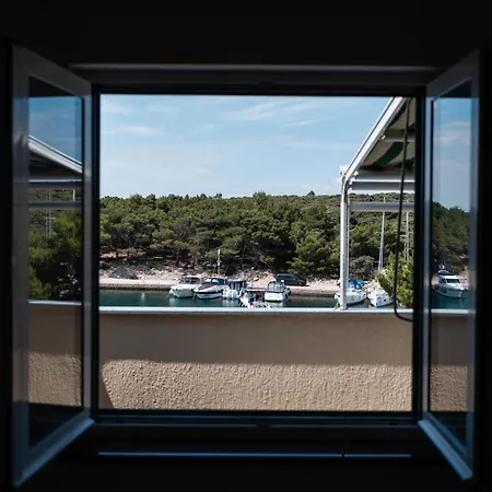 Beachfront Lovro *