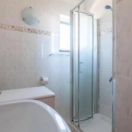 Beachfront Lovro By Pag Tours Šimuni