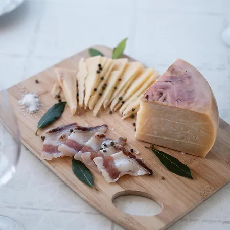 Beachfront Lovro By Pag Tours 4* Šimuni