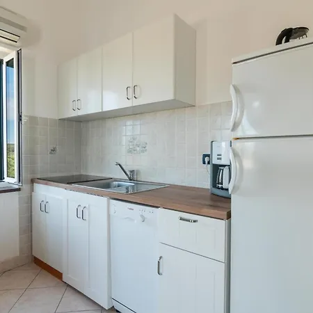 Guest house Beachfront Lovro
