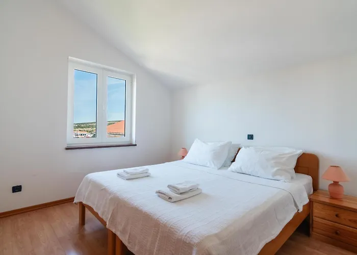 Gæstehus Beachfront Lovro By Pag Tours Šimuni