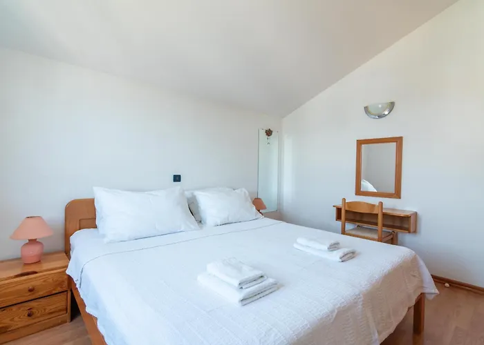 Beachfront Lovro By Pag Tours Maison d'hôtes 4*