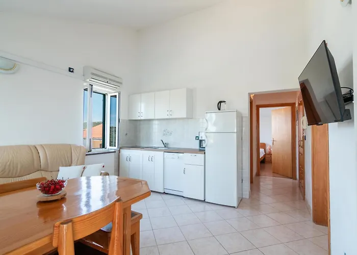 Gæstehus Beachfront Lovro By Pag Tours 4*