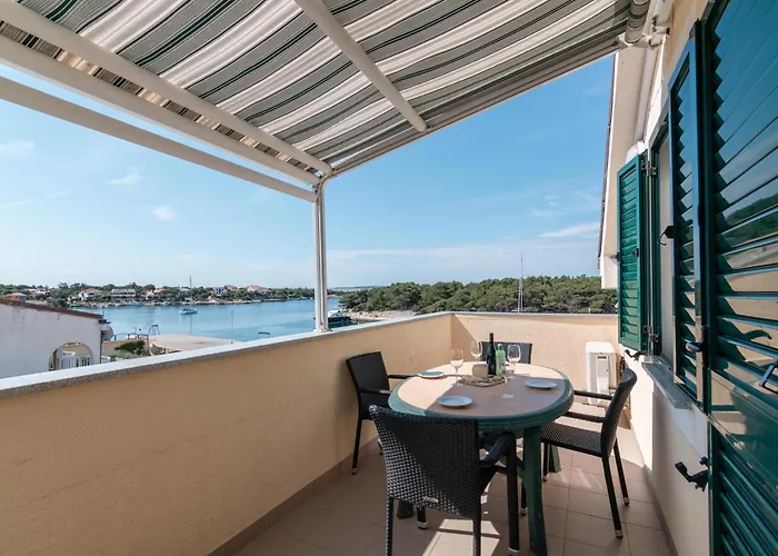 Maison d'hôtes Beachfront Lovro By Pag Tours Šimuni