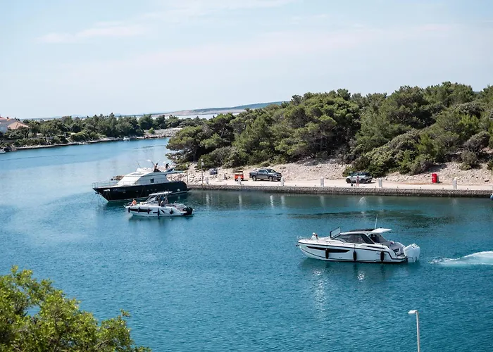Beachfront Lovro By Pag Tours 4* Šimuni