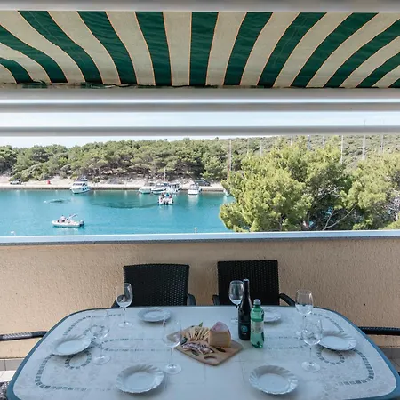 Beachfront Lovro By Pag Tours 4* Šimuni