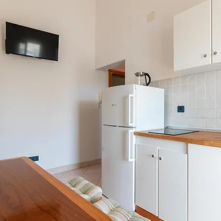 Beachfront Lovro By Pag Tours Gasthuis Šimuni