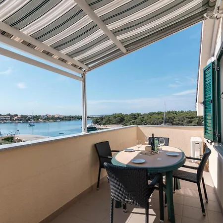 בית הארחה Beachfront Lovro By Pag Tours Šimuni