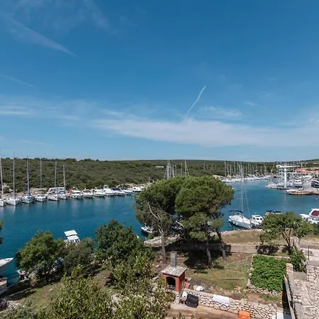 Beachfront Lovro By Pag Tours בית הארחה Šimuni