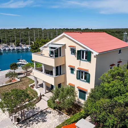 בית הארחה Beachfront Lovro By Pag Tours