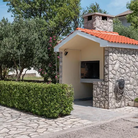 Beachfront Lovro By Pag Tours בית הארחה Šimuni