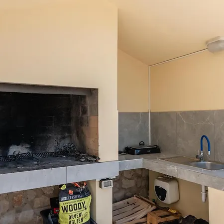 Beachfront Lovro By Pag Tours Gasthof