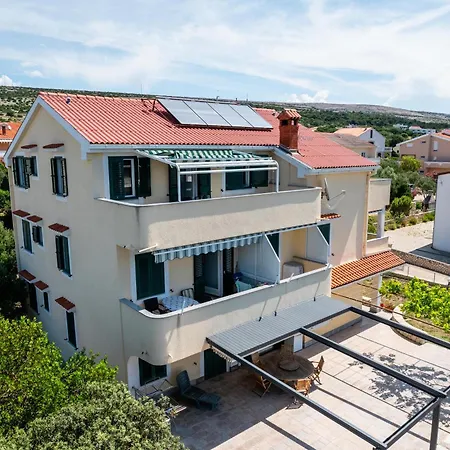 Beachfront Lovro By Pag Tours Šimuni