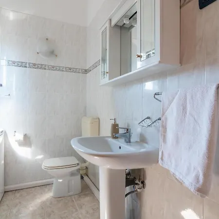 Beachfront Lovro By Pag Tours Gasthof Šimuni