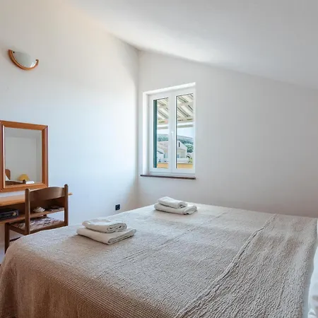 Beachfront Lovro By Pag Tours Šimuni