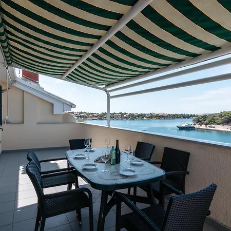 Beachfront Lovro By Pag Tours Gasthof 4*