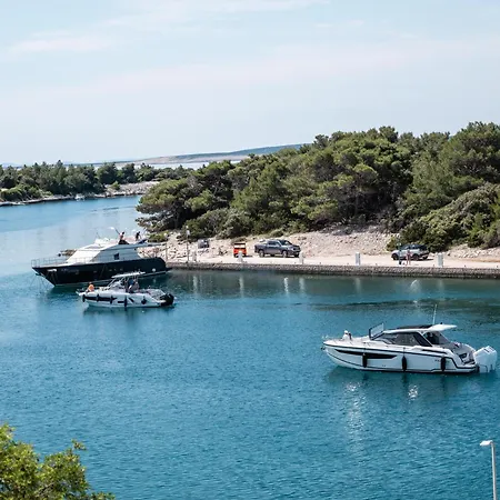 Beachfront Lovro By Pag Tours 4* Šimuni