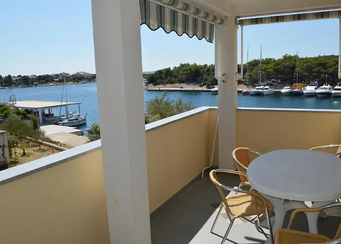 Beachfront Lovro By Pag Tours Guest house Simuni