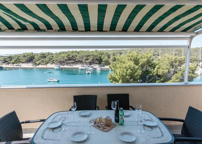 Beachfront Lovro By Pag Tours 4* Simuni