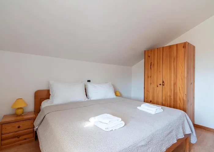 Beachfront Lovro By Pag Tours Simuni